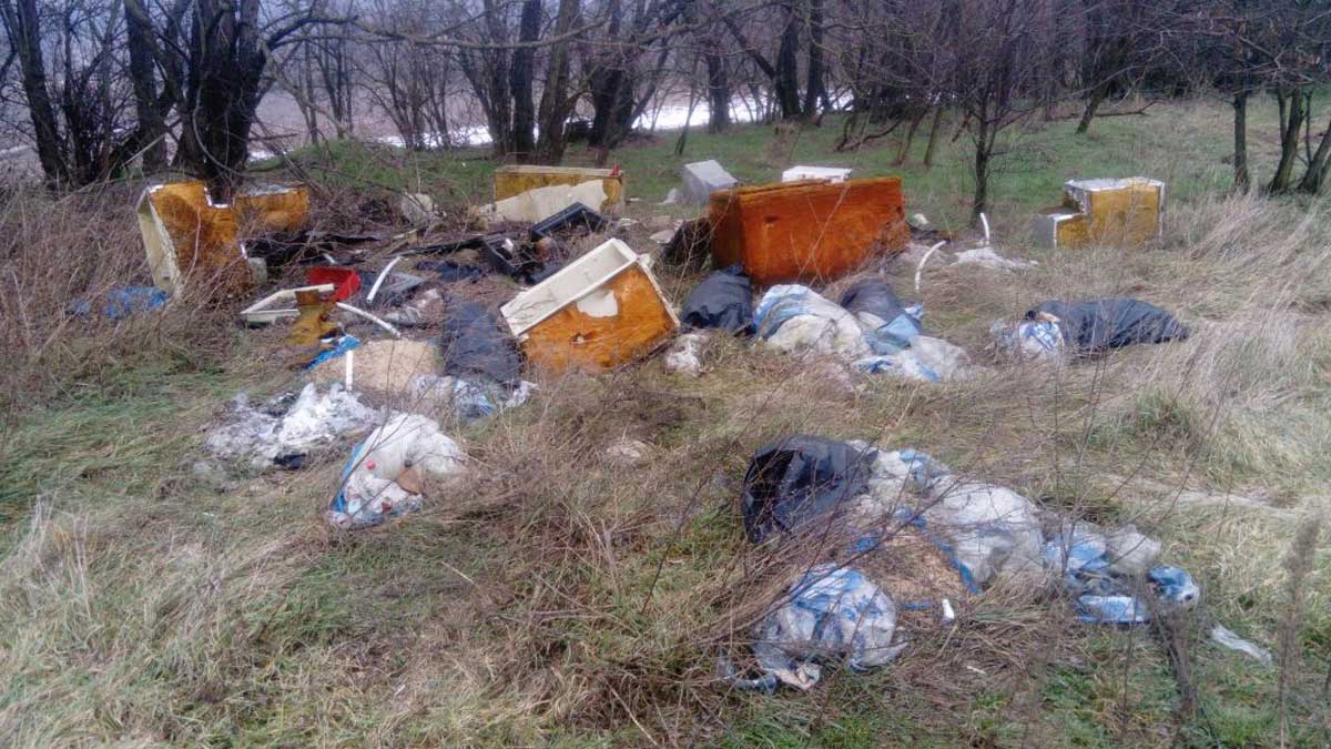 Győrújbarát-Tényő között illegális lerakó