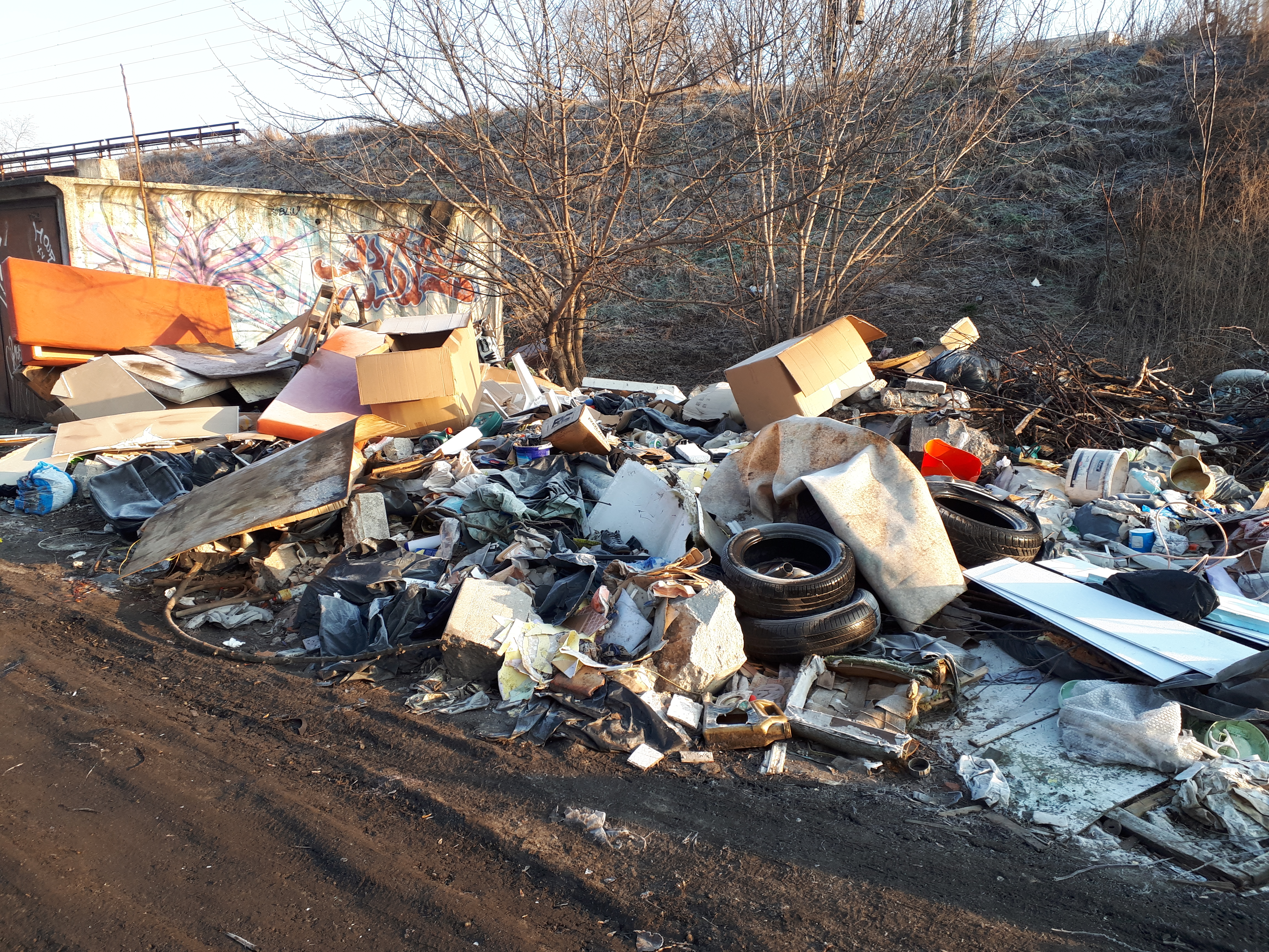 Francia út és az ott soha nem véget érő illegális hulladéklerakás